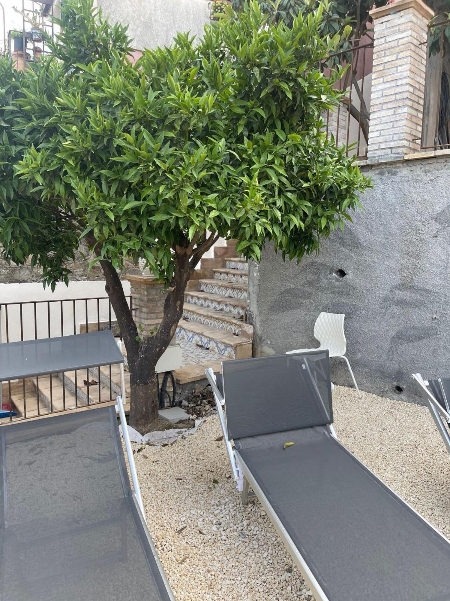 Bed And Relax-Il Maniero Bed and Breakfast Calatabiano Εξωτερικό φωτογραφία