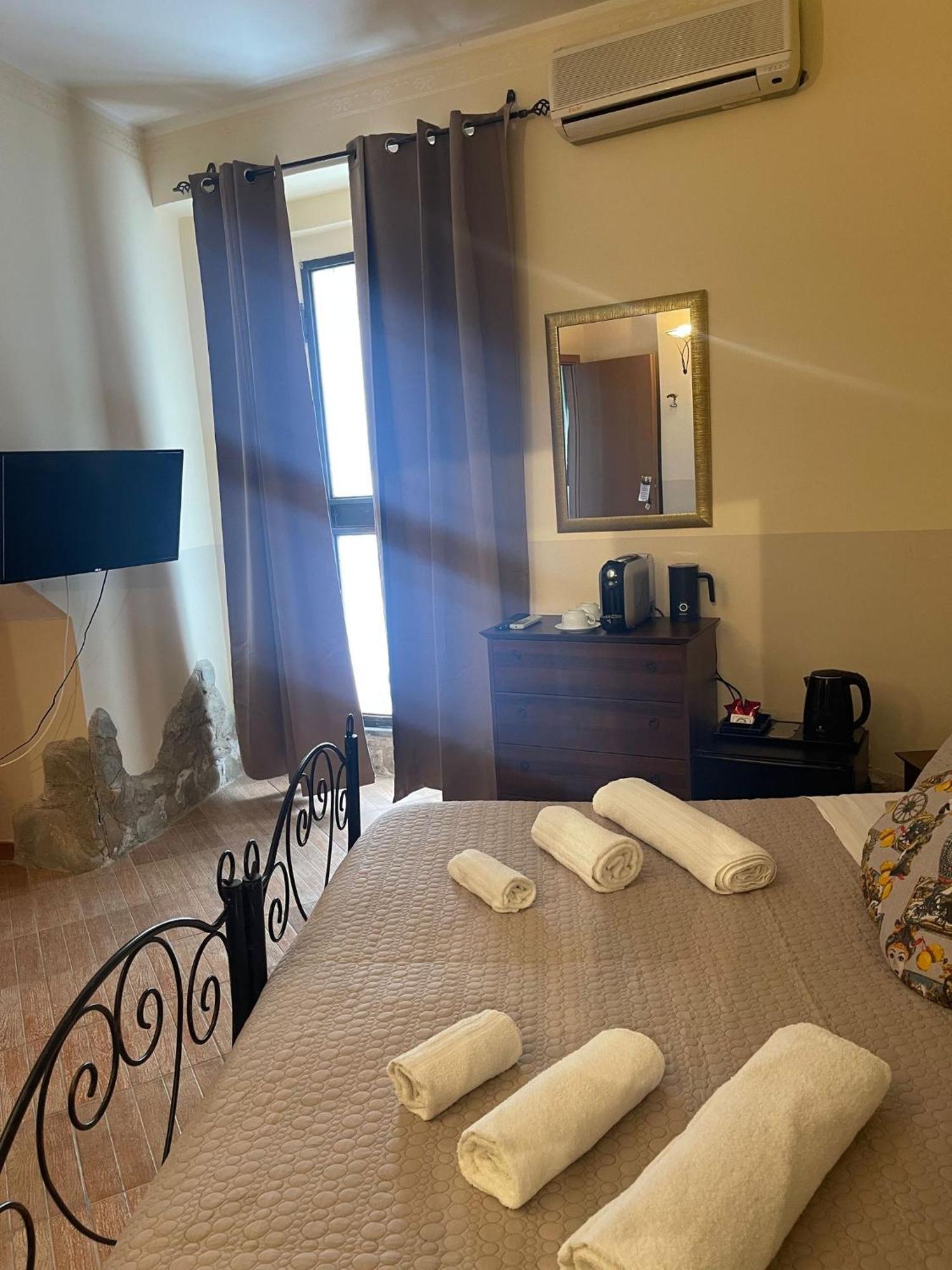 Bed And Relax-Il Maniero Bed and Breakfast Calatabiano Εξωτερικό φωτογραφία