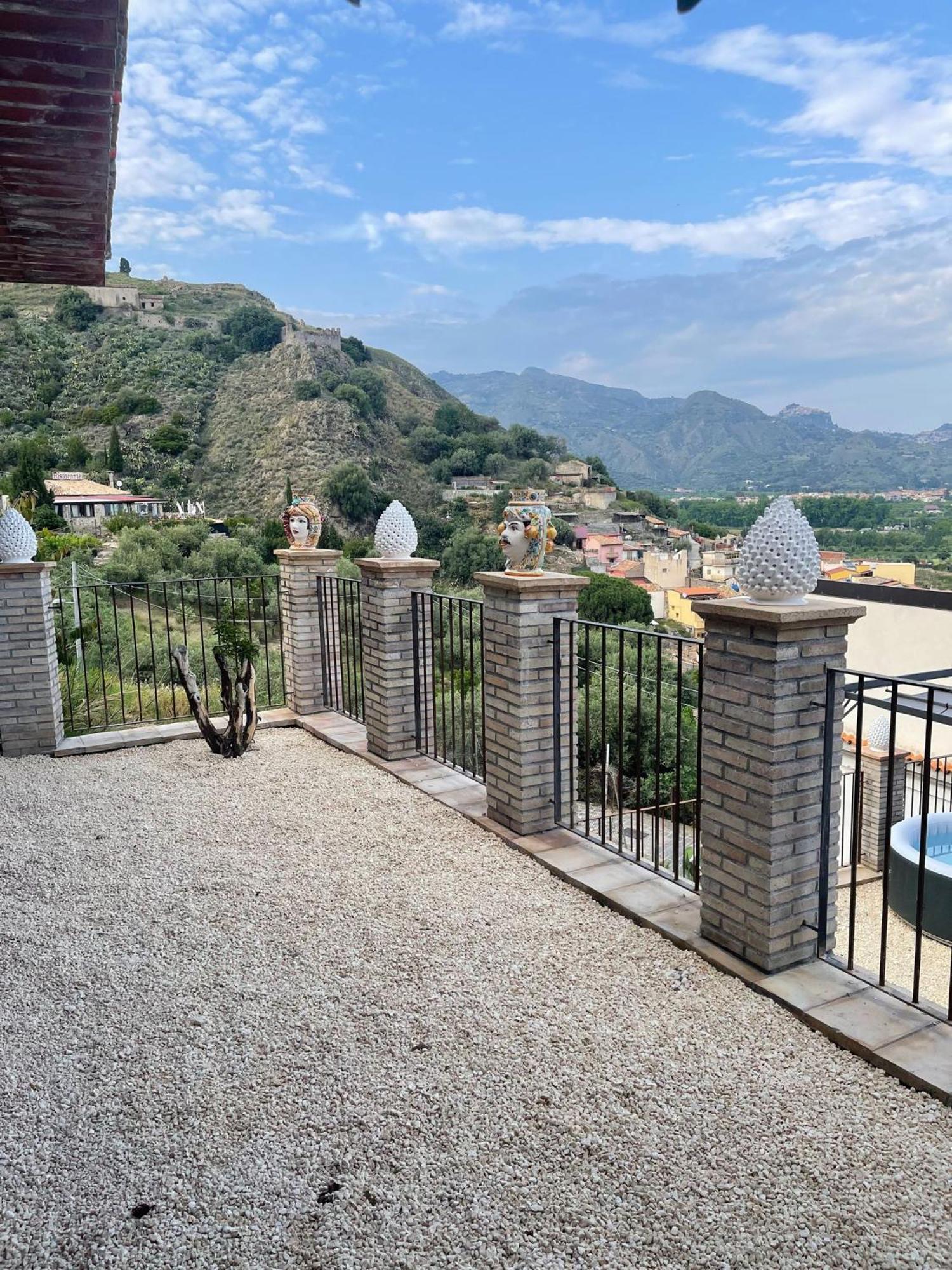 Bed And Relax-Il Maniero Bed and Breakfast Calatabiano Εξωτερικό φωτογραφία